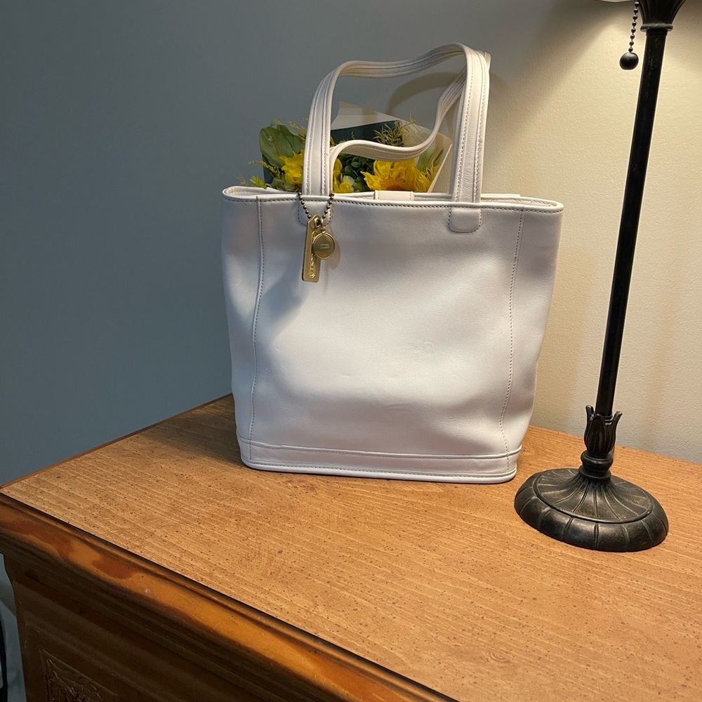 Coach Y2K Glovetanned CreamTote Bag with Gold Tag Accents